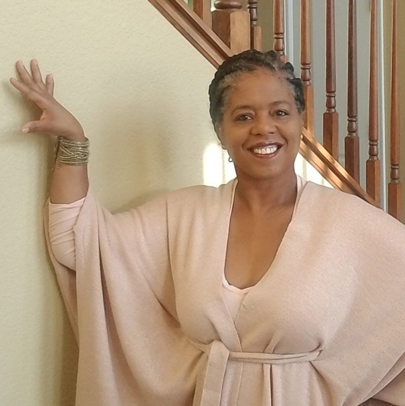 BJ-pose Bridgett Jones at home