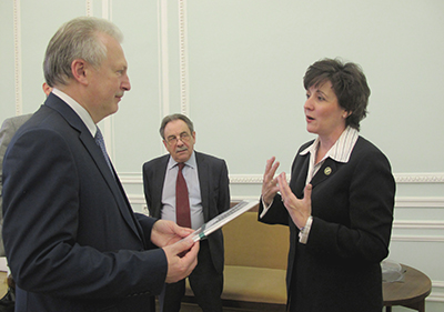 Chancellor Ford presents artwork to Rector Maximtsev