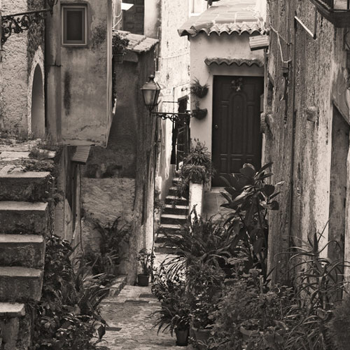 italian alleyway