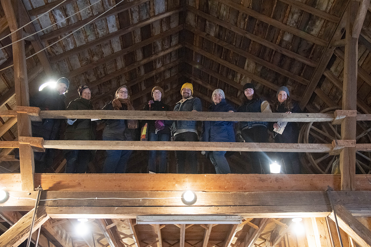 Geography students tour Quilts on Barns farms for GIS project.