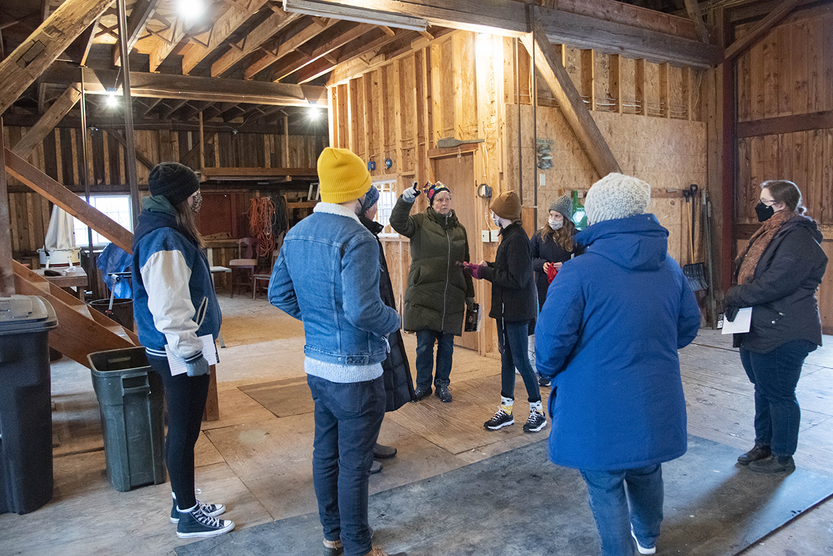 Geography students tour Quilts on Barns farms for GIS project.