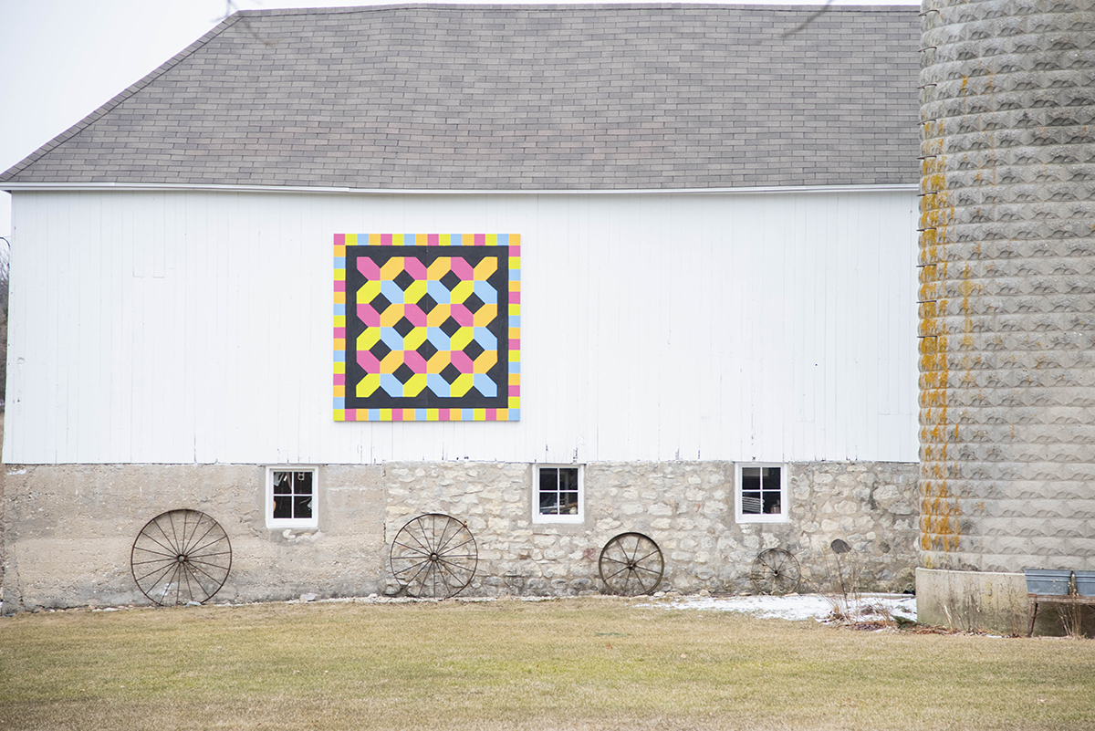 Geography students tour Quilts on Barns farms for GIS project.