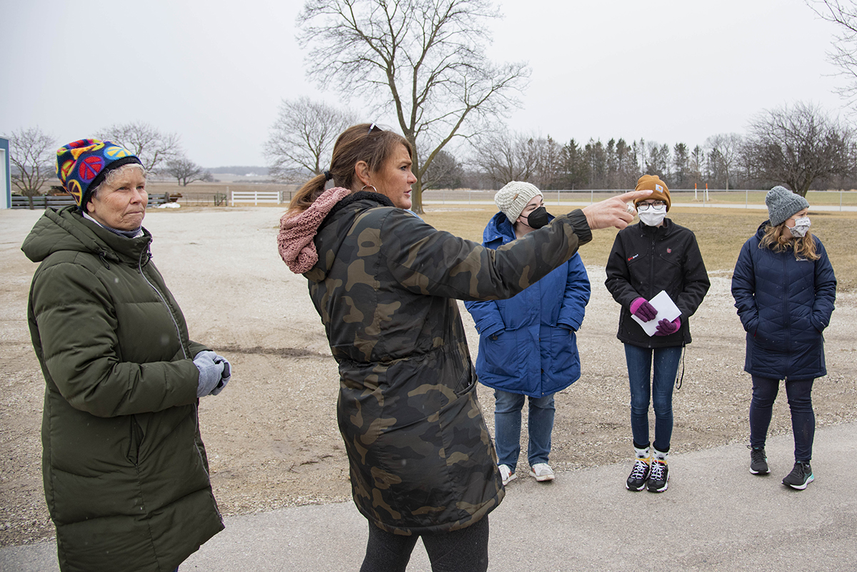 Geography students tour Quilts on Barns farms for GIS project.