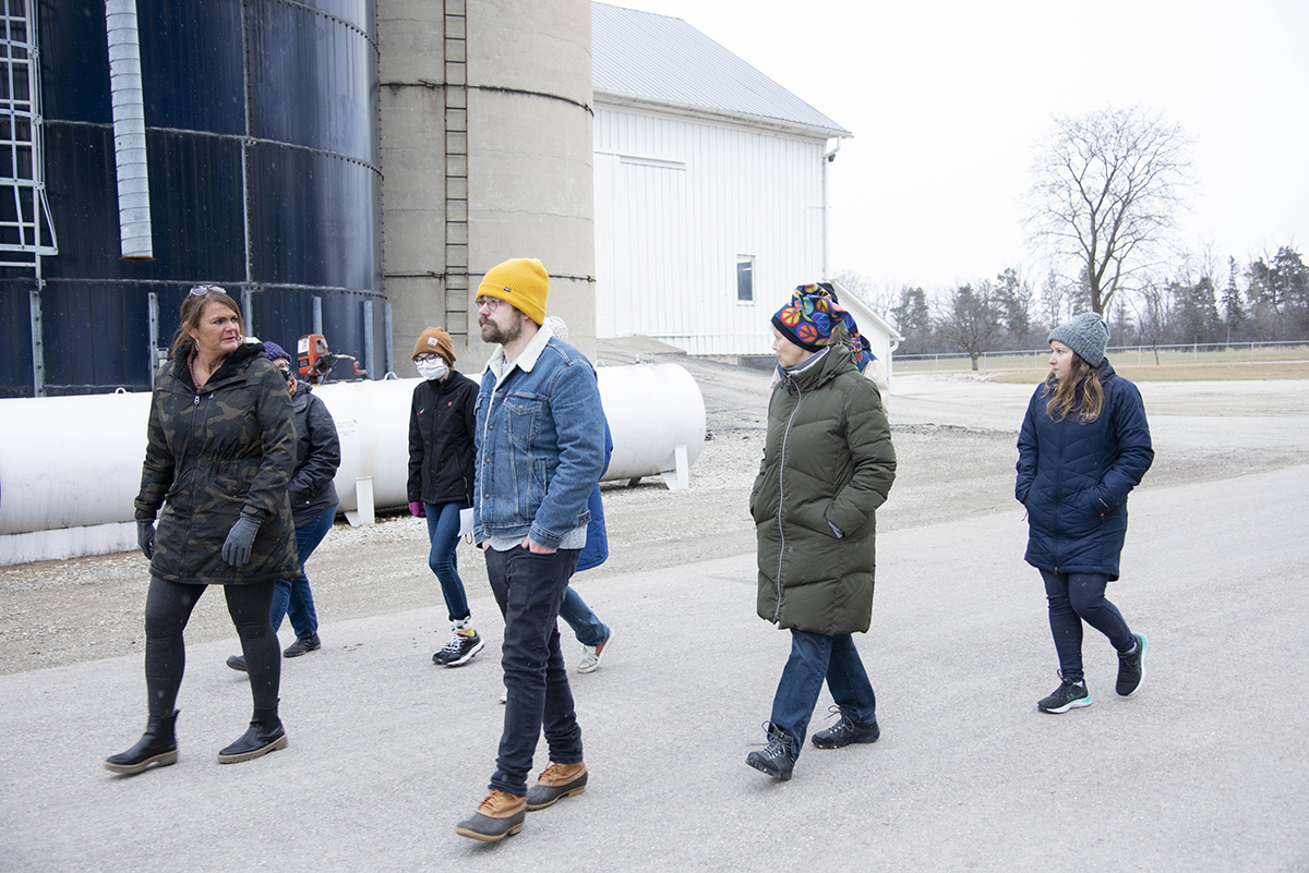 Geography students tour Quilts on Barns farms for GIS project.