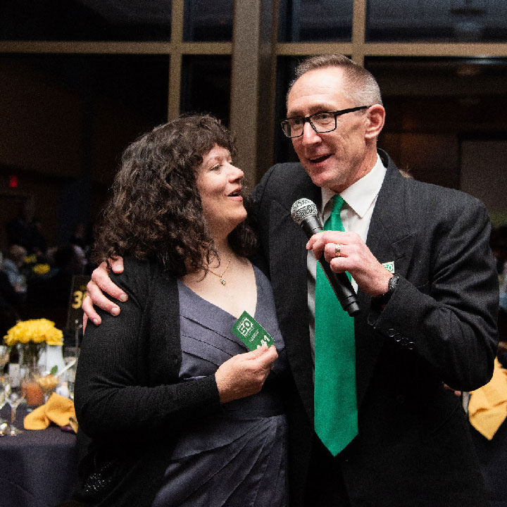 Julie Kinzelman ‘84 and former Assistant Chancellor John Jaraczewski