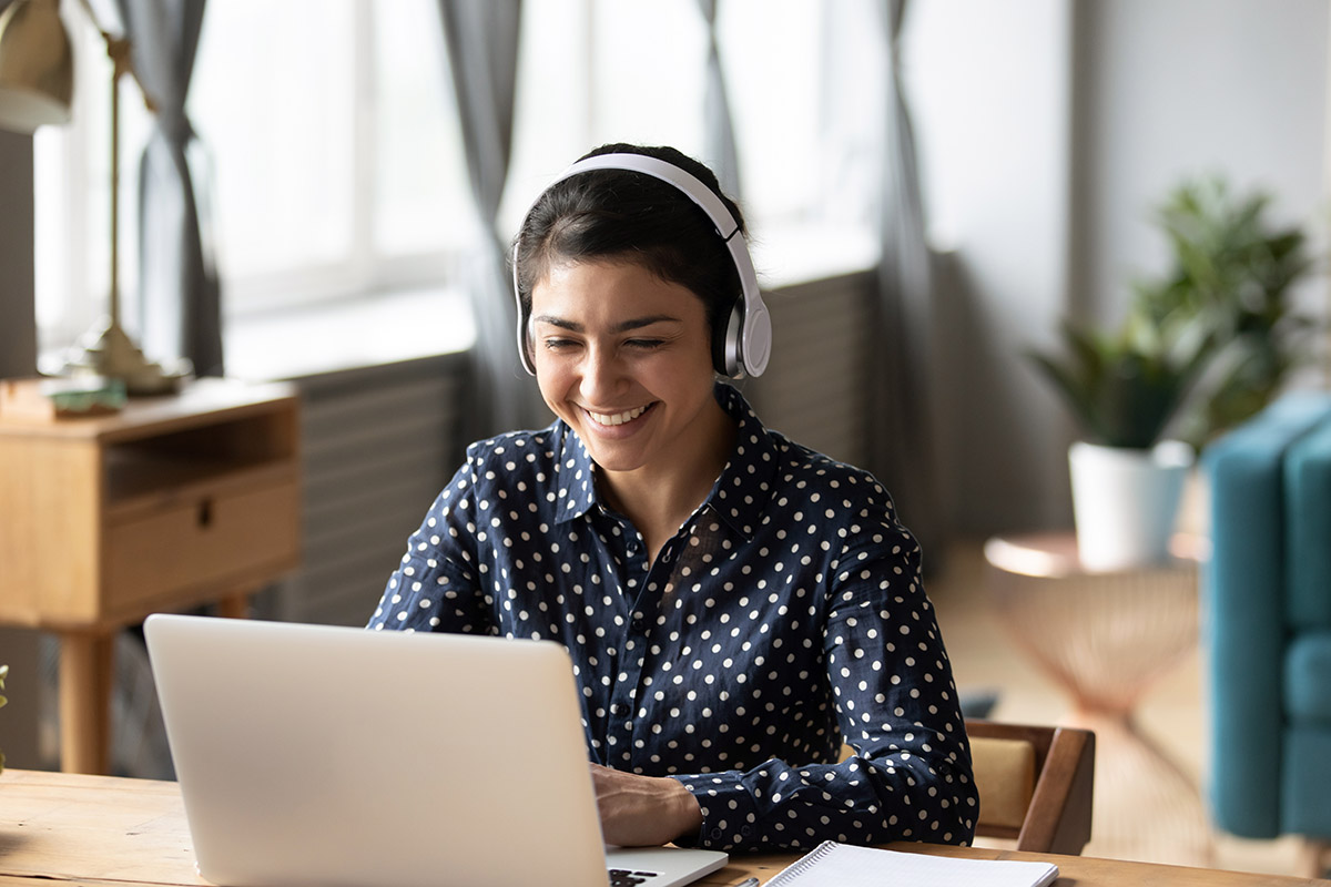 Chinese Main Woman participating in online Chinese class