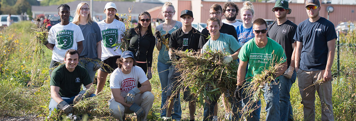 Volunteer crew at Garden of Eatin Volunteer crew at Garden of Eatin