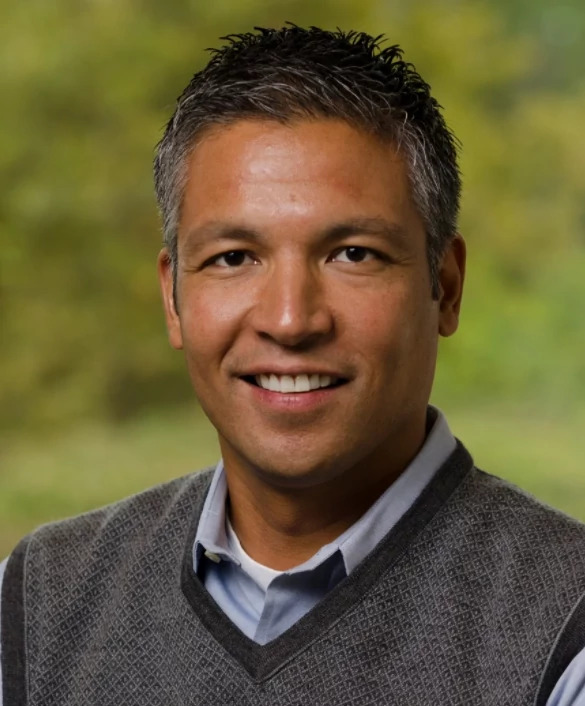 Gil Atanasoff Headshot Gil Atansoff