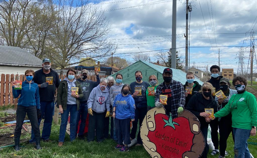 Chancellor Debbie Ford (far right) and volunteers prepared garden beds at Garden of Eatin’ Kenosha, a nonprofit organization founded by Andy Berg ’16.
