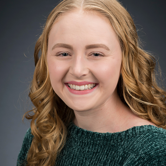 Kubik_Abigail-11 headshot