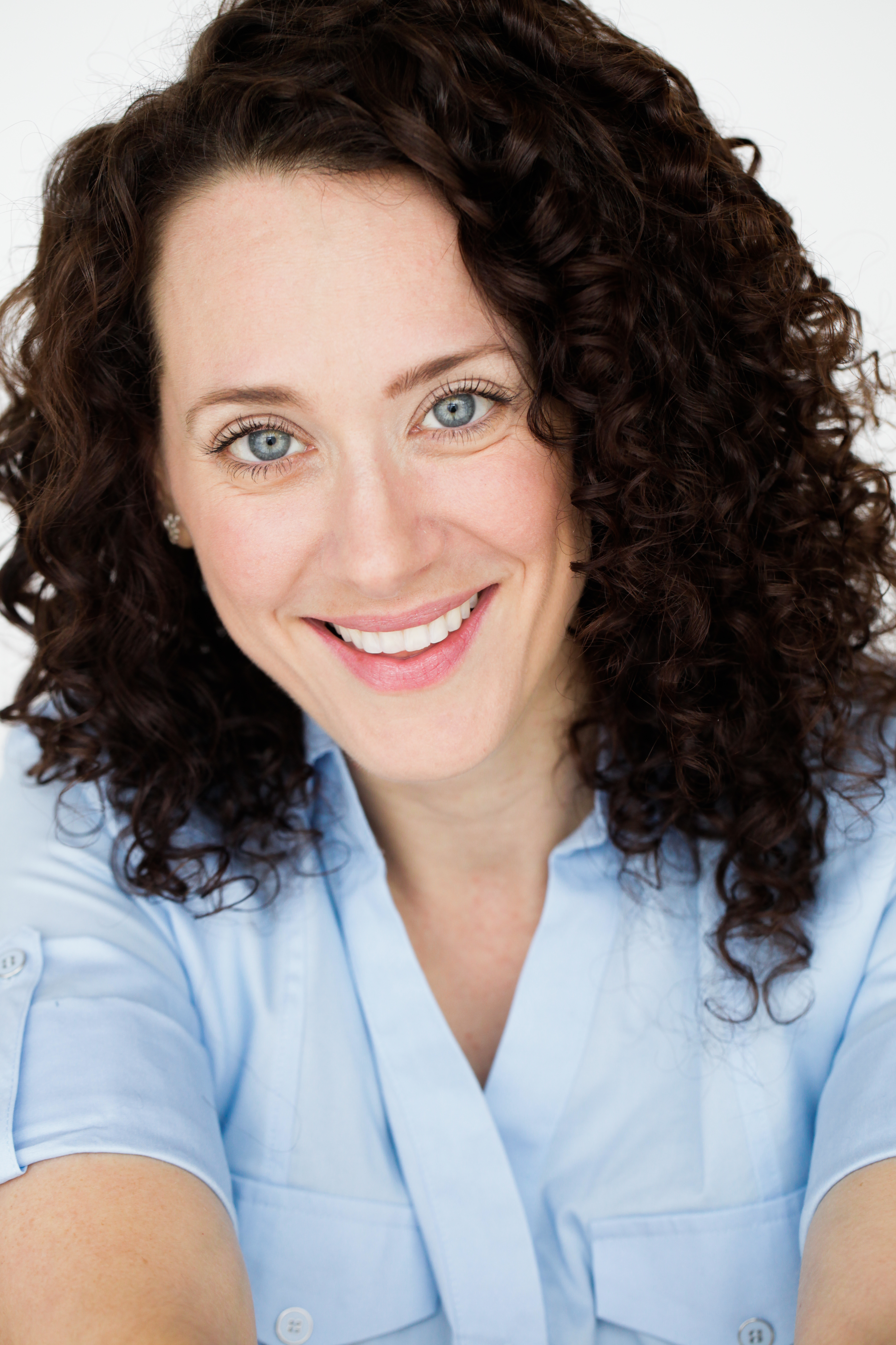 Rachel Gage Headshot