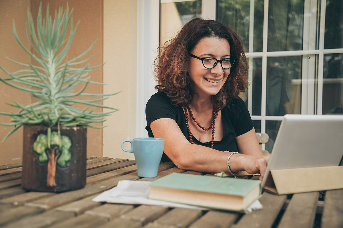 Russian Main woman learning Spanish online