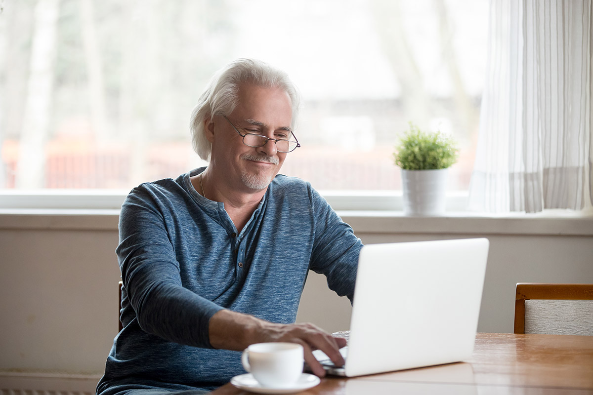 Spanish Main man learning russian online