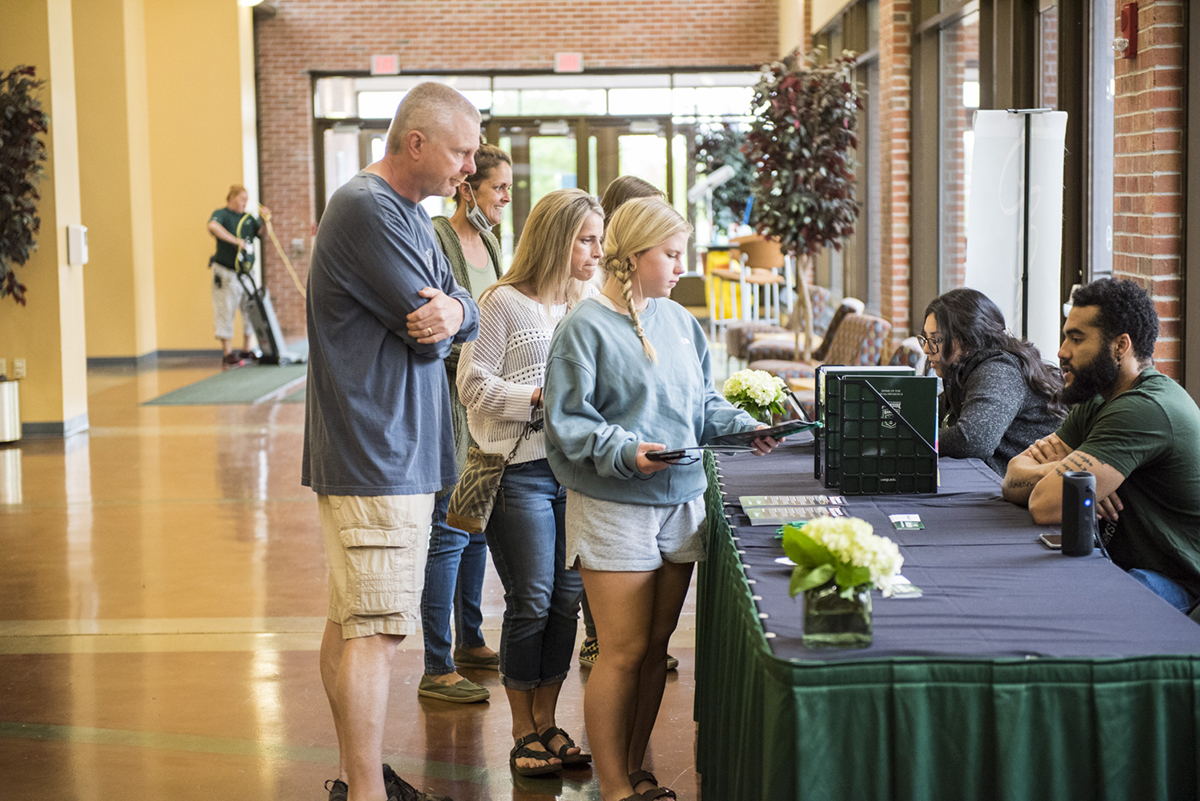 Students and families register for Admitted Student Day
