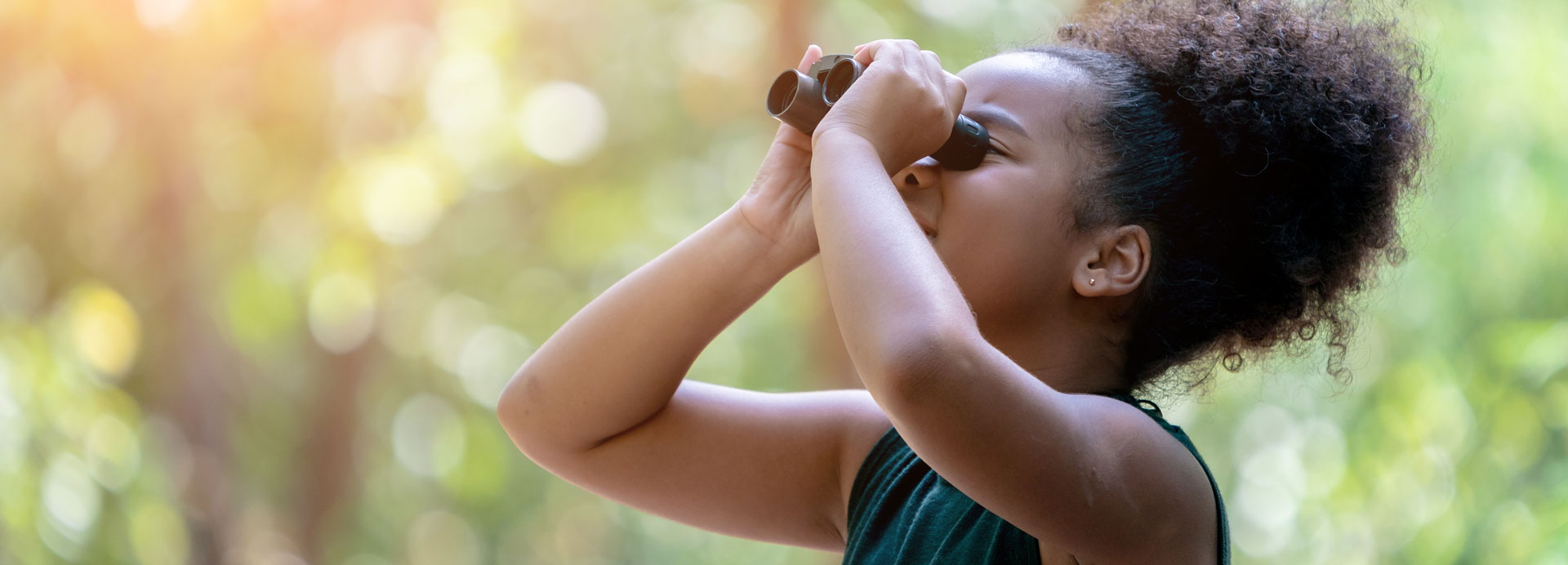 girl-with-binoculars